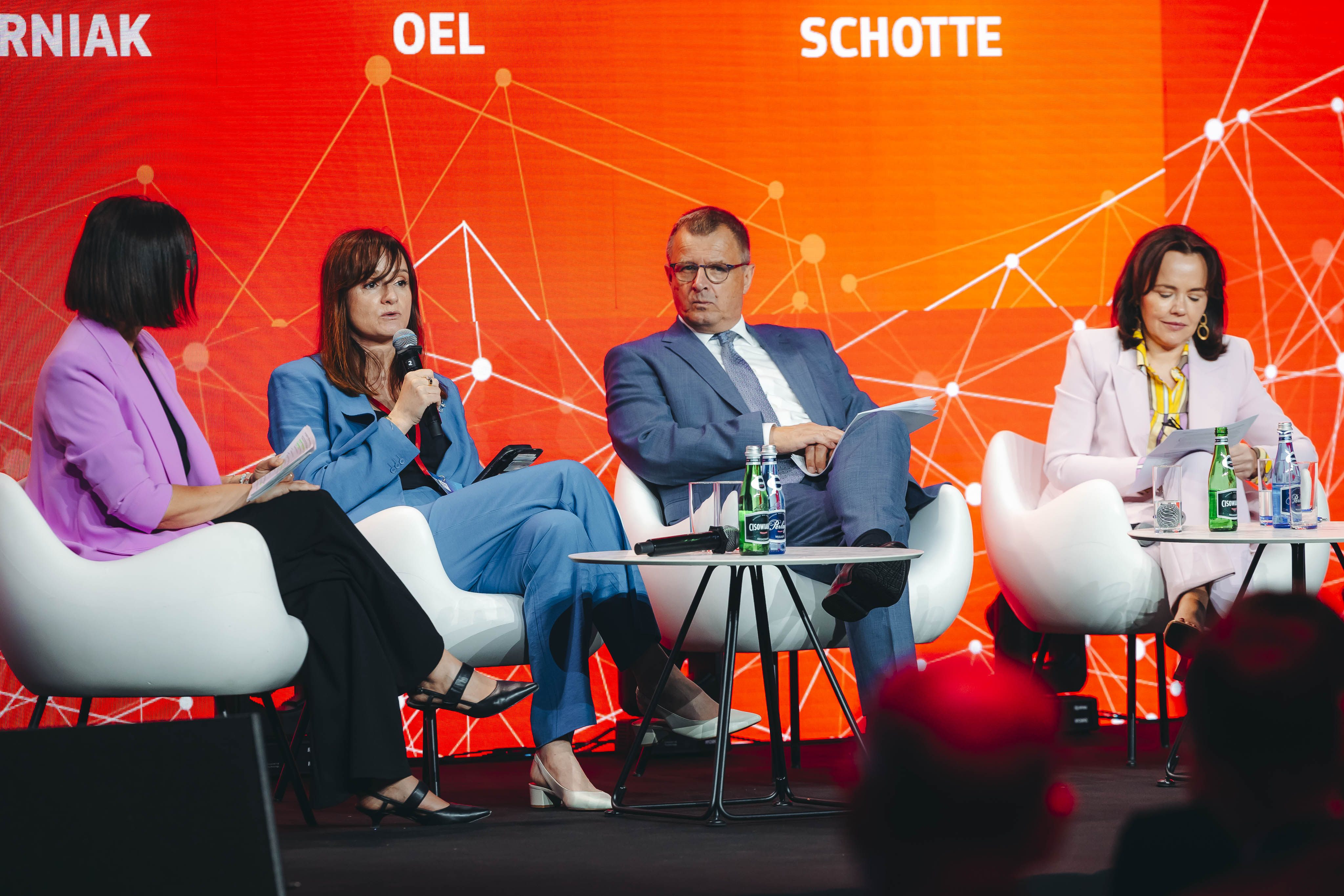 Round-table-discussion